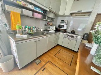 【キッチン】 | 【中古戸建て】井川町八田大倉 | 使い勝手の良い配置で日々の家事も快適