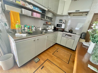 【キッチン】 | 【中古戸建て】井川町八田大倉 | 使い勝手の良い配置で日々の家事も快適