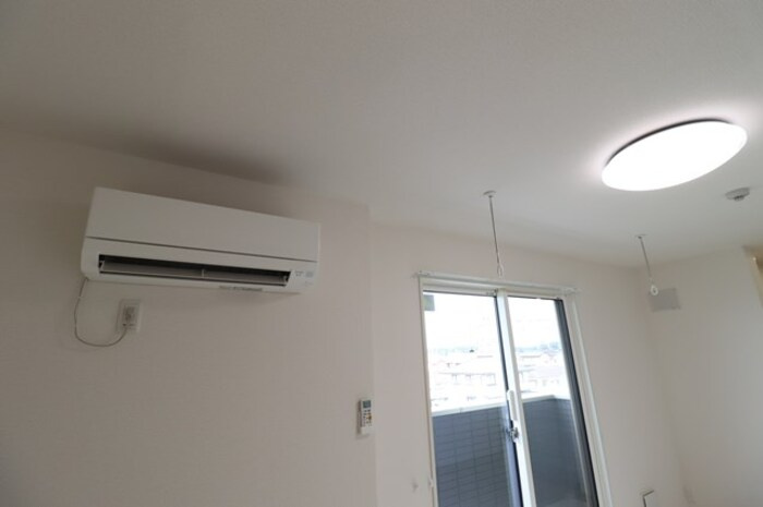 サンライズガーデンさくらの設備|エアコン・室内物干し