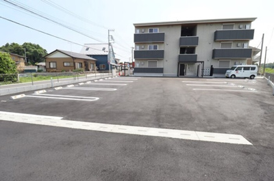 【駐車場】 | サンライズガーデンさくら | 駐車場
