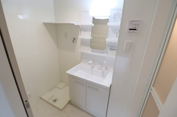 サンライズガーデンさくらの独立洗面台|洗髪洗面化粧台・室内洗濯機置き場