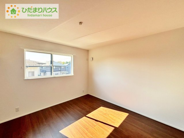 日立市東金沢町1丁目　新築戸建　1号棟の寝室|広めの主寝室は、ベッドの他にもパソコンデスクやドレッサーなども置けちゃいます(*^-^*)