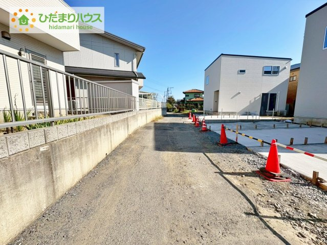 日立市東金沢町1丁目　新築戸建　1号棟の前面道路含む現地写真|近隣に商業施設多数あり(^^)/