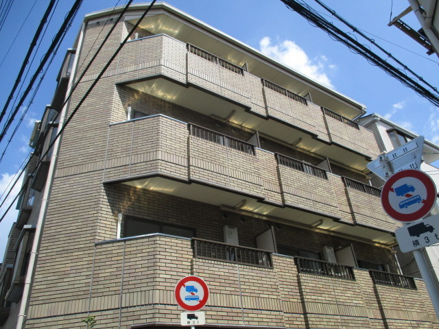 レンガ貼りのきれいな外観です