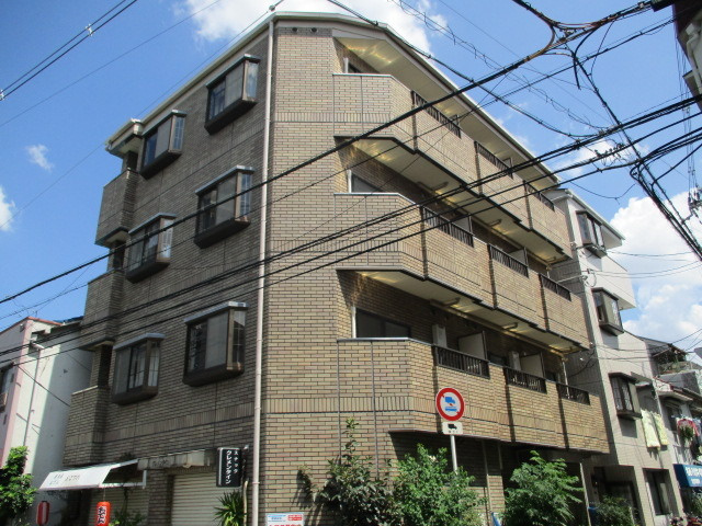 レンガ貼りのきれいな外観です