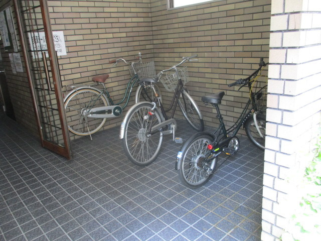 敷地内自転車置き場です