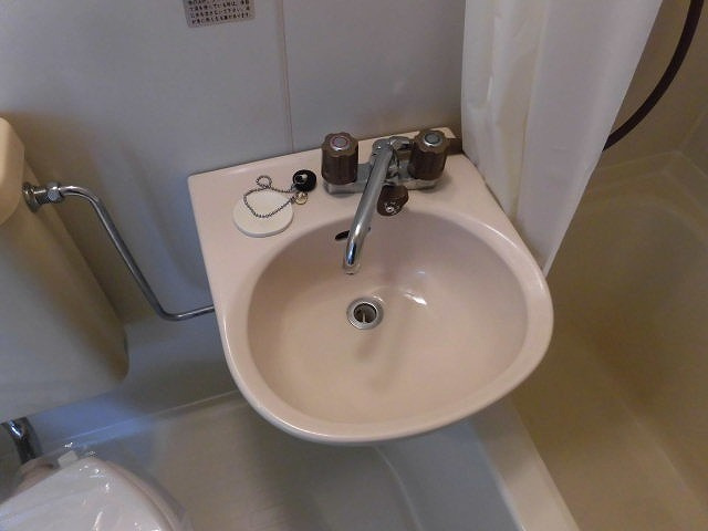 ユニットバス内の洗面です