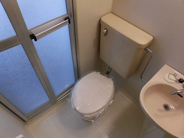 ユニットバス内のトイレです