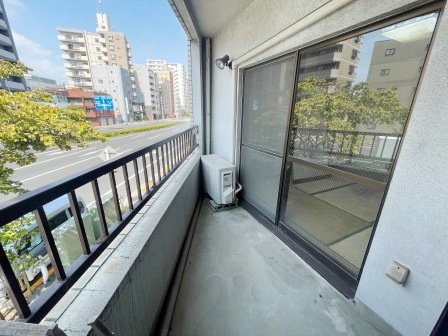 庚申ビルのバルコニー