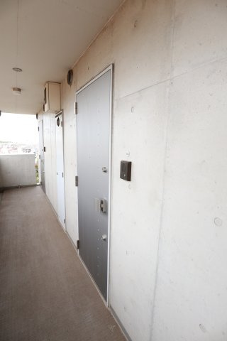 ラフェリオ武蔵砂川の玄関