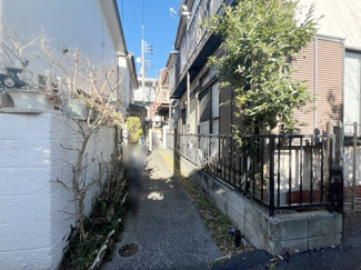 【その他】 | 京王線・飛田給駅まで5分のエキチカ一棟アパート（再建築不可） | アパートまでの入り口部分です。当該物件は再建築不可となります。