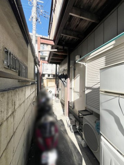【玄関】 | 京王線・飛田給駅まで5分のエキチカ一棟アパート（再建築不可） | 当該物件の１階部分です。