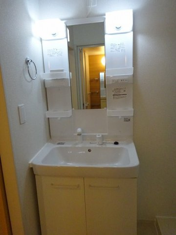 ロータス南島田Ｅの洗面所|忙しい朝には欠かせない洗面所です