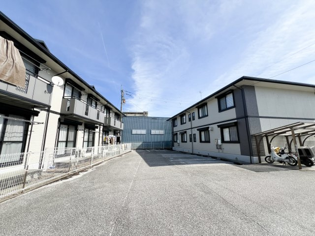 ソフィア横町 C棟の駐車場