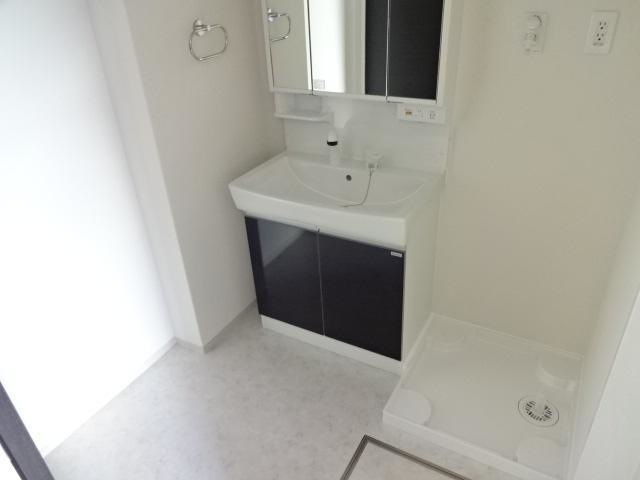 ロイヤルハイツ横浜の独立洗面台|洗髪洗面化粧台