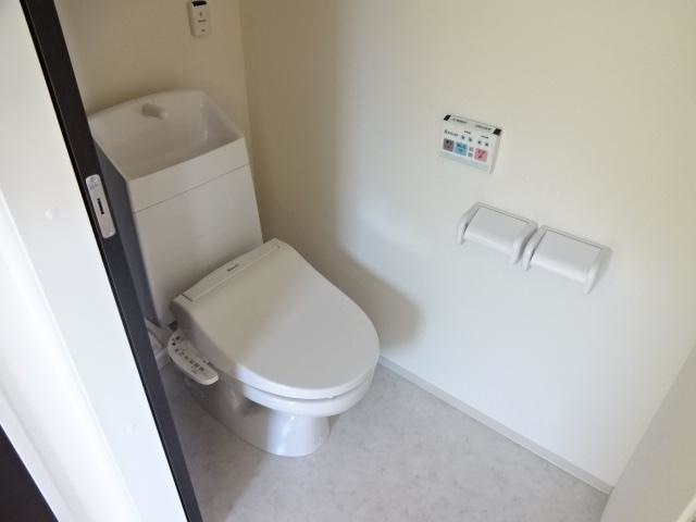 ロイヤルハイツ横浜のトイレ|シャワー付トイレ