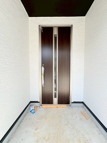 WICあり収納豊富　伊川谷町潤和　新築2区画　1号棟の玄関
