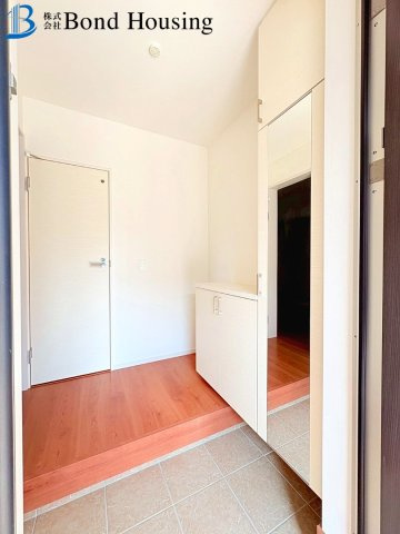 駐車2台可能　伊川谷町潤和　新築2区画　2号棟の玄関