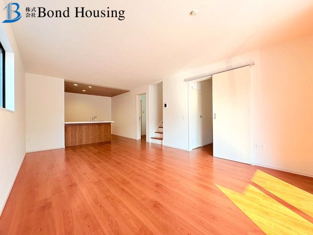 駐車2台可能　伊川谷町潤和　新築2区画　2号棟の居間・リビング