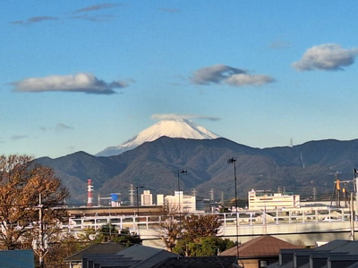 【展望】 | ライフレビュー海老名南マスターステージ ペット3匹まで飼育可♪ | 玄関ドアを開けると正面に富士山を望めます、夏にはバルコニーから綾瀬市花火大会が楽しめます