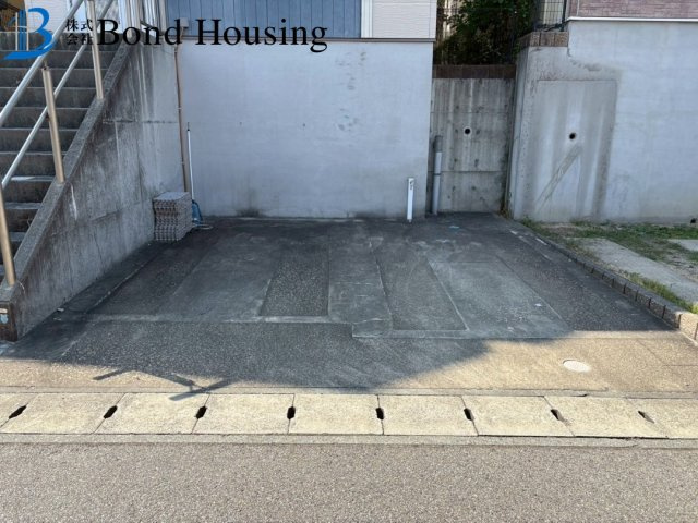 LDKは広々約18帖・ウッドデッキあり　伊川谷町有瀬　築22年の駐車場