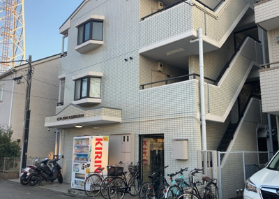 【現況写真】 | クリオ矢部１番館 | 道幅が広い場所は日当たりや風通が良好です。幅が広いのですれ違いも可能ですし大きな車でも駐車可能！一方で、大型車が通ることも多くなるため交通量の増加により騒音に繋がります。また土地の値段が高くなります。