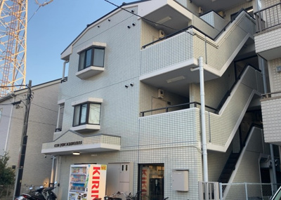 【構造・工法・仕様】 | クリオ矢部１番館 | ＲＣ造、Reinforced Concreteは直訳すると補強されたコンクリートです。主に柱や梁・床・壁が鉄筋とコンクリートで構成おり、鉄筋を組んだ型枠にコンクリートを流し込んで固めたものを指します。