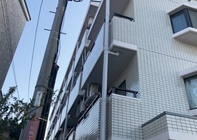 【バルコニー】 | クリオ矢部１番館 | 一般的なバルコニーは、奥行1.5ｍ程ですが、ワイルドバルコニーは2ｍまで広がっています。そのため洗濯物の間隔をあけ干すことができ、乾きやすいというメリットや、ガーデニングが楽しめる等の特徴があります。