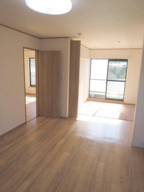 カサベルデＡ・Ｂの居間・リビング