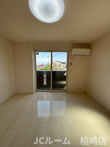 柏崎市桜木町のアパートの洋室