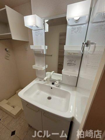 柏崎市桜木町のアパートの独立洗面台