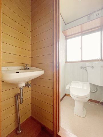 中古戸建　福島市泉字清水内　清水小・清水中のトイレ|トイレ近くに手洗い場あり♪