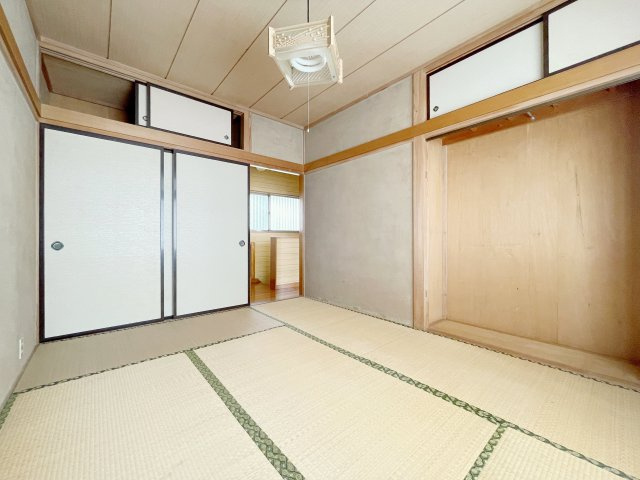 中古戸建　福島市泉字清水内　清水小・清水中の収納|押入れと収納スペースがあり収納スペースに棚などを置けばお部屋も広く使えます！