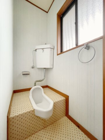 中古戸建　福島市泉字清水内　清水小・清水中のトイレ|2階トイレは和式トイレ！足腰が鍛えられますね！トイレのリフォームもご相談ください！