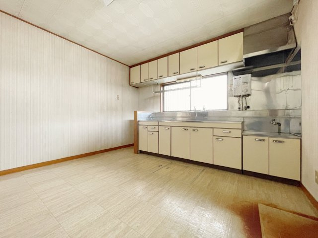 中古戸建　福島市泉字清水内　清水小・清水中のキッチン|広々ダイニングキッチン♪水回りのリフォームリノベーションのご相談も住まいの窓口にお任せください！