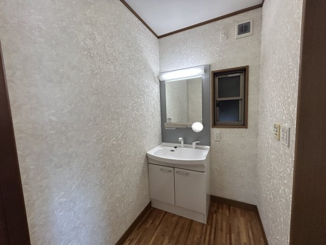 羽ノ浦町中庄神木中古戸建ての洗面所