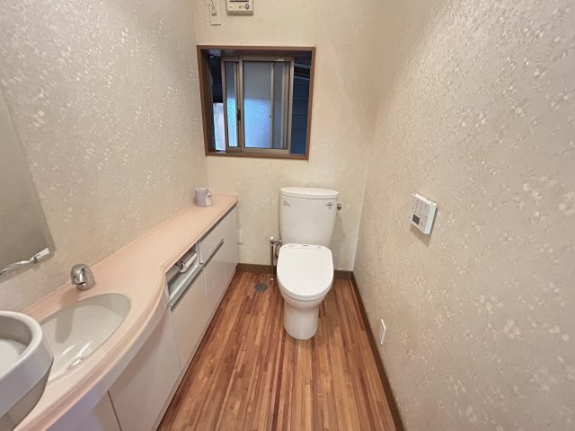 羽ノ浦町中庄神木中古戸建てのトイレ