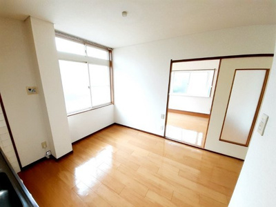 【居間・リビング】 | ハイム恵里 | 即日案内可能です♪現地待ち合わせOK！どの物件でも当社でお得にご案内できますのでまとめて内覧ください♪