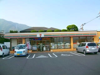 【周辺】 | ソレイユ元町Ａ | セブンイレブンまで550m