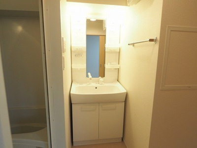 【洗面所】 | オーブアビタシオンⅢ番館 | スペースが確保できる洗面所です