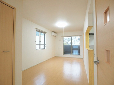 【居間・リビング】 | オーブアビタシオンⅢ番館 | 【簡単オンライン契約】来店不要でオンライン申込み＆契約可能♪