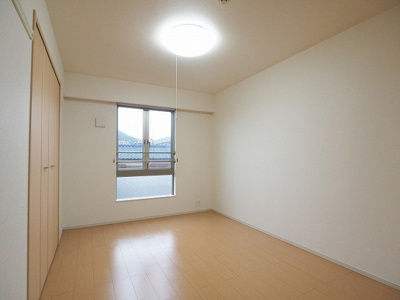 【洋室】 | オーブアビタシオンⅢ番館 | 内装は落ち着いています