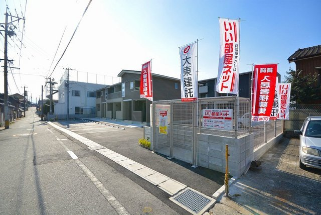 【駐車場】 | エスカーザ | 駐車場に車を止められます