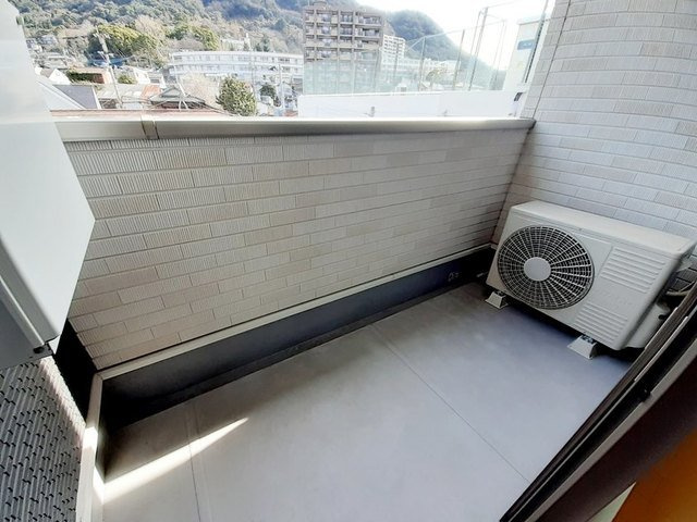 【バルコニー】 | エスカーザ | 外からの目が気にならないバルコニーで洗濯物が干せます