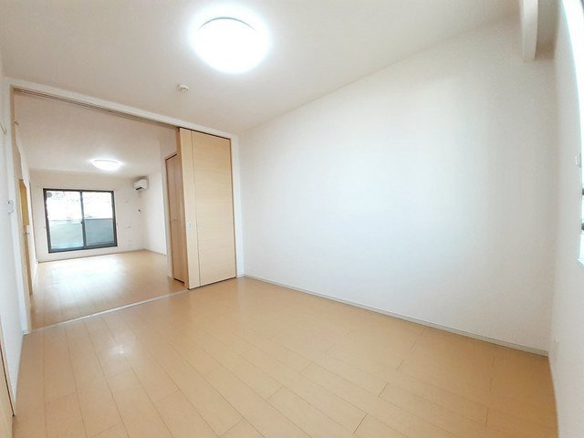 【内装】 | エスカーザ | 明るい色調の室内です