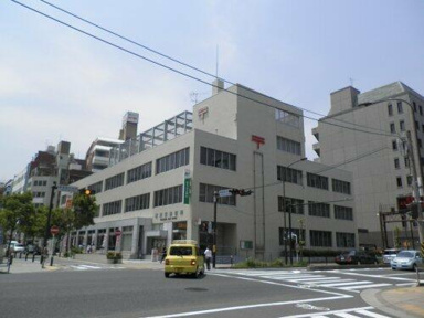 横須賀郵便局まで639m