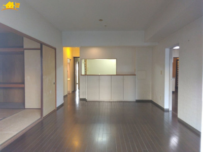 【居間・リビング】 | アーバンみらい東大宮　東三番街 | 一日の中で多くの時間を過すことになるリビングダイニングだからこそ、いつも穏やかな空間であることが必然。爽やかな通風と採光を存分に感じる事が出来る空間です。