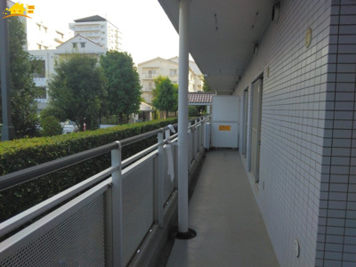 【バルコニー】 | アーバンみらい東大宮　東三番街 | 南東向きのバルコニーは日当たり風当たりがとてもいいです。
洗濯物も良く乾きますね。
