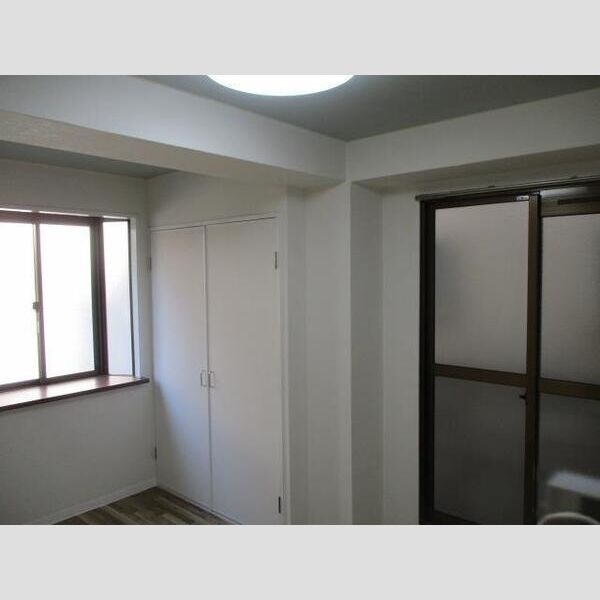 サン・レントコーポの洋室