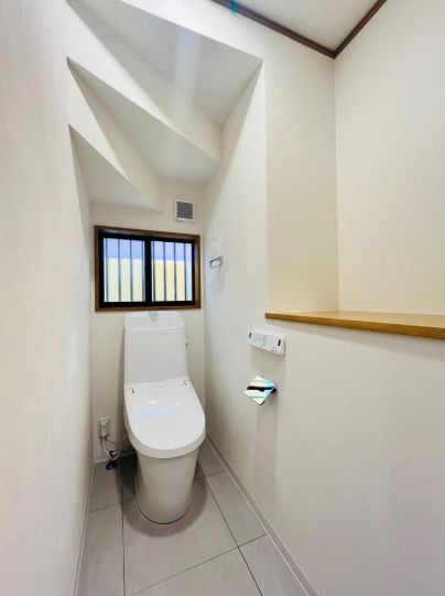 厚木市上荻野　中古戸建のトイレ|ゆったりとした空間のトイレです